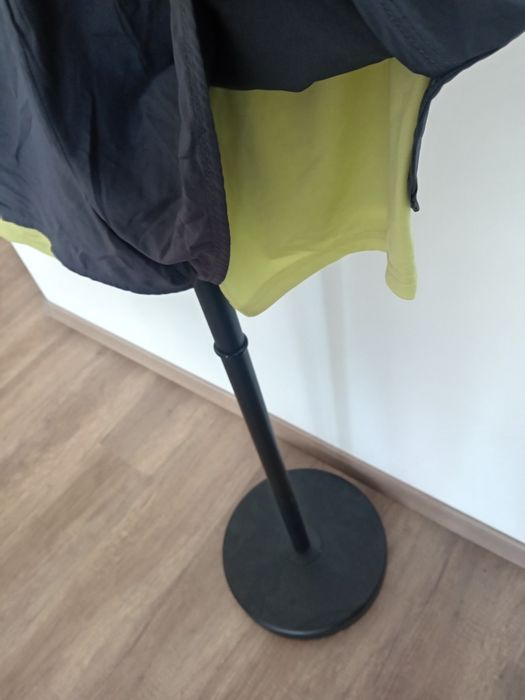 Vând pantaloni scurți  unisex