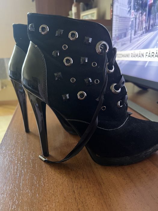 Vand pntofi-botine - 39