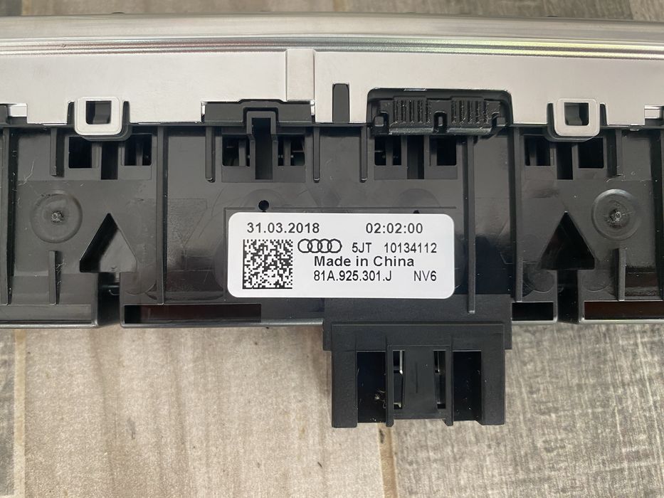 Panou comanda Audi Q2 2020 cod:81A925301J