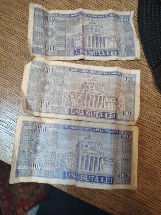Vand bacnote una 100 lei