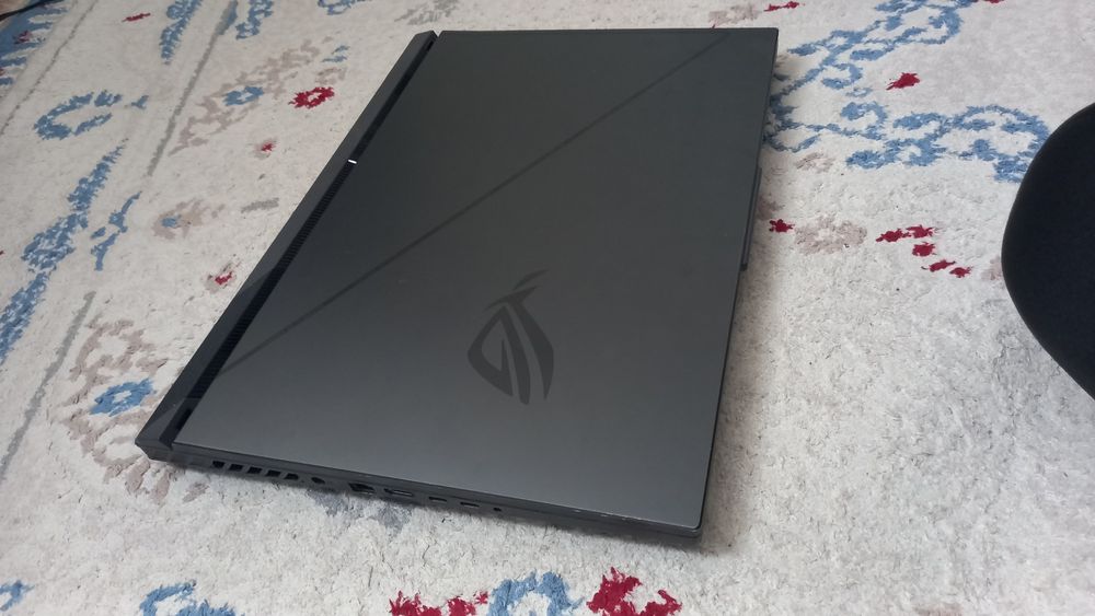 Ноутбук игровой.