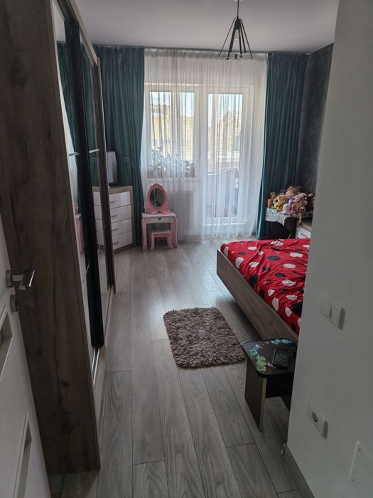 Vând apartament cu 3 camere