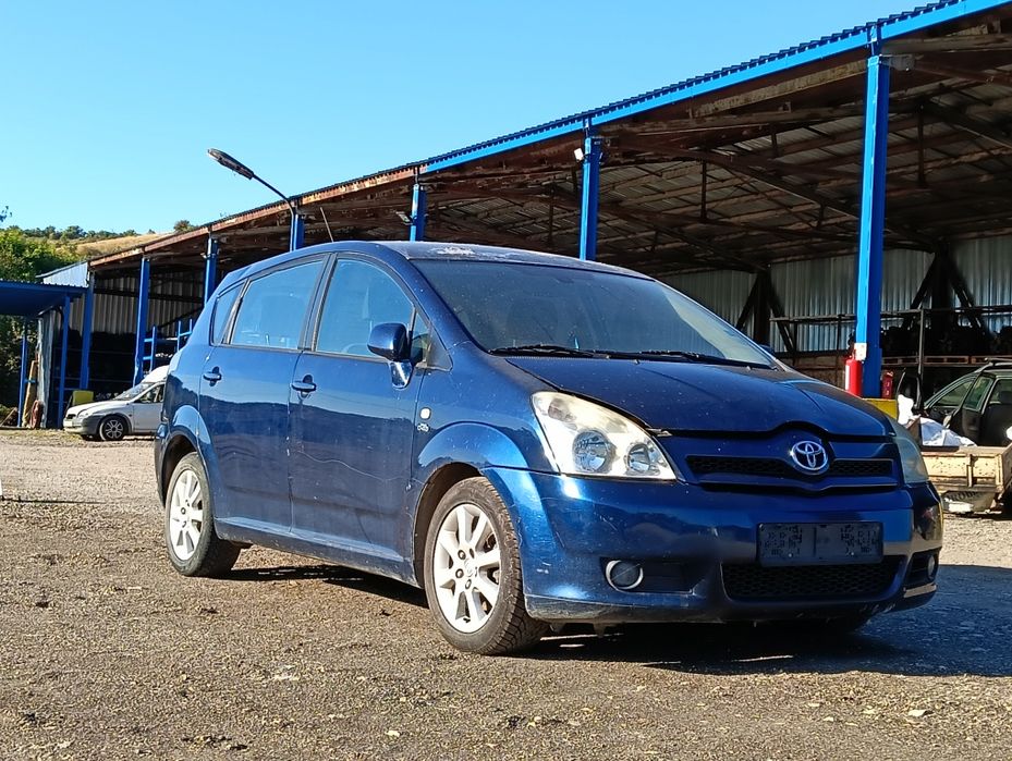 Toyota Corolla Verso / 2004г. / НА ЧАСТИ / 2.0 D4D 116кс.