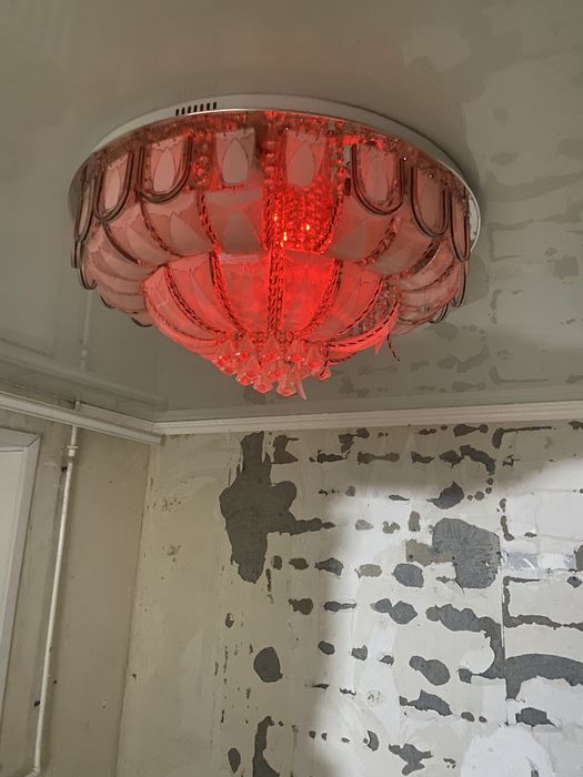 Продам б/у большую люстру
