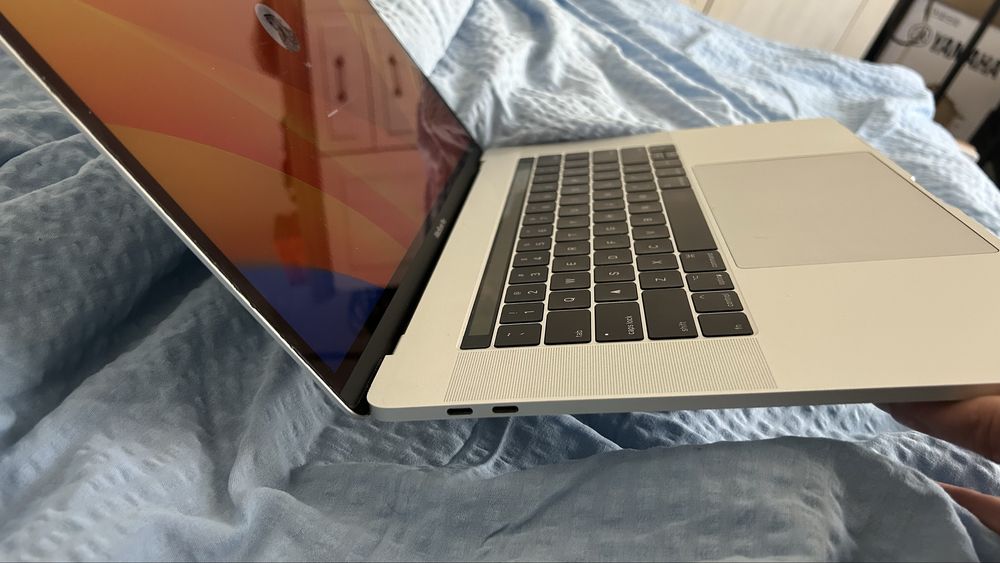 macbook pro touch bar second hand si noi de vanzare • Anunturi