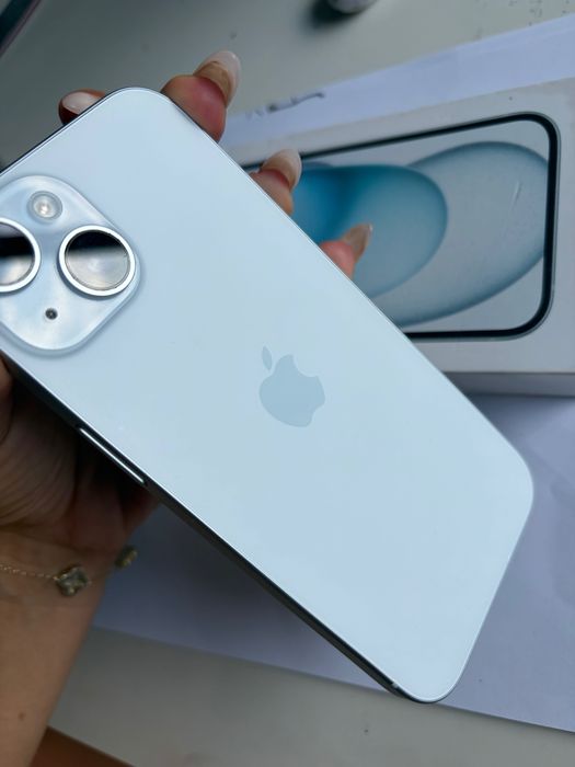 iPhone 15 128GB + зарядно