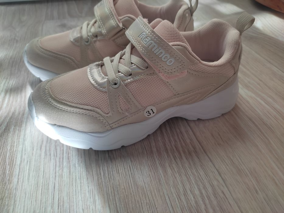 Кроссовки для девочек