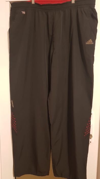 Продавам  панталони и тениска адидас 2XL