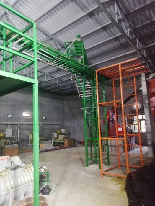 От ипподрома 26км по М39. Продам 3 уровневое здание на 56 сотках.