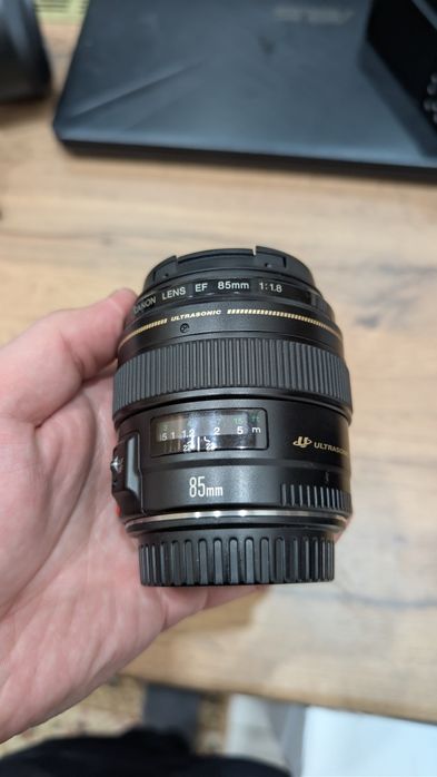Объектив Canon 85mm 1.8 EF