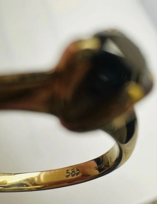 Inel de logodnă: Aur de 14 k si diamant natural negru