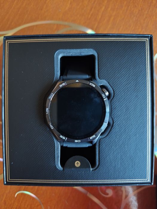 Часовник Huawei watch 5