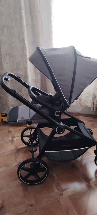 Продам прогулочную коляску