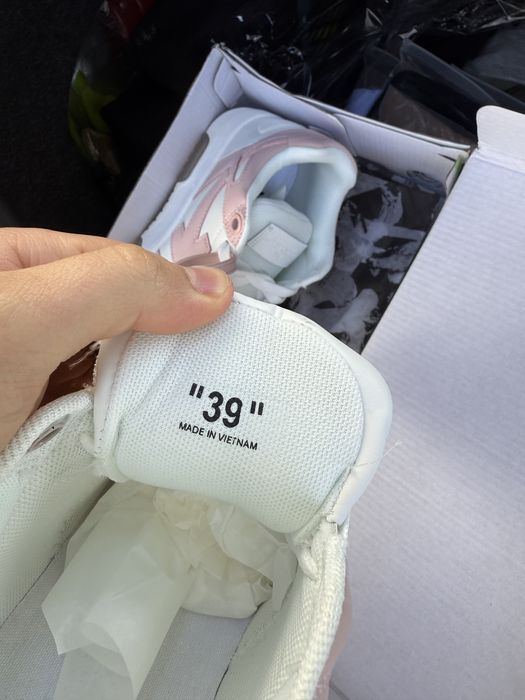 Adidasi Off White Out Of Office / Premium / 2026