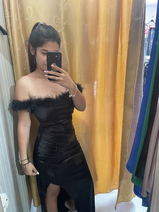 Vand rochie neagra de seara