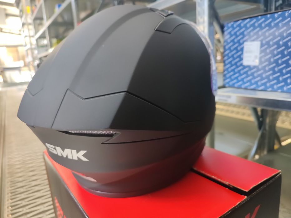 Cască moto SMK pe alb si negru