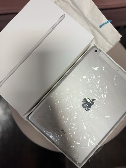 КРАЙНА ЦЕНА Apple iPad 9.7in 6th G WiFi + Cellular (128GB, Silver)