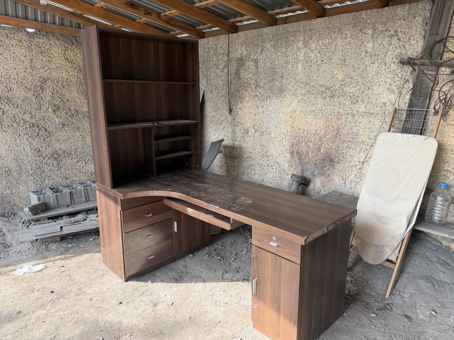 Продам стол компьютерный