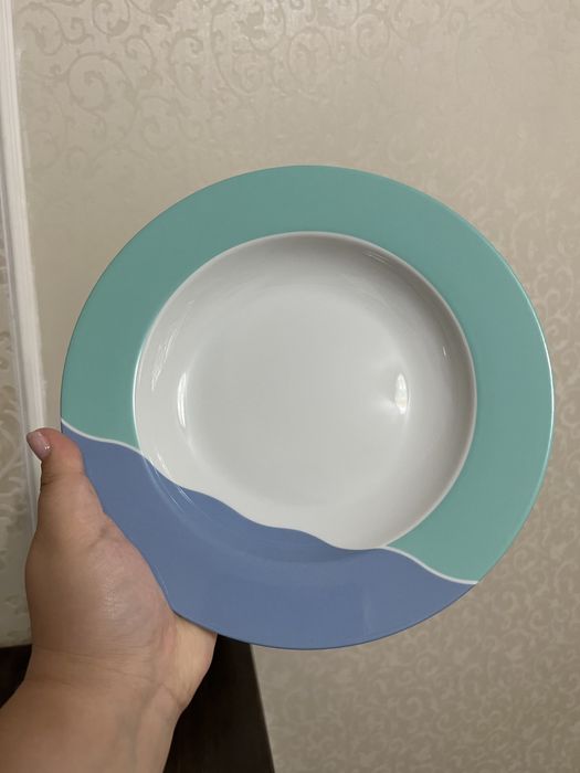 Фарфоровые тарелки Tupperware