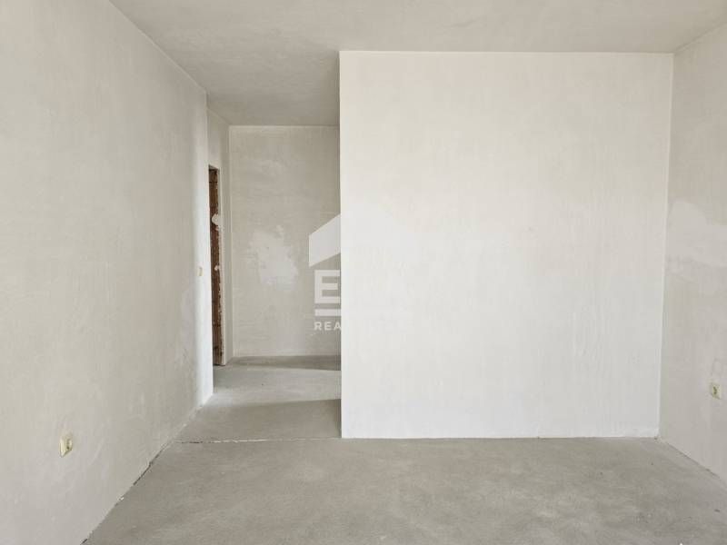 Четиристаен просторен апартамент в жк Левски град Варна