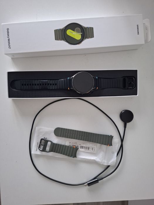 Часовник Galaxy Watch 7 като нов, отлично състояние