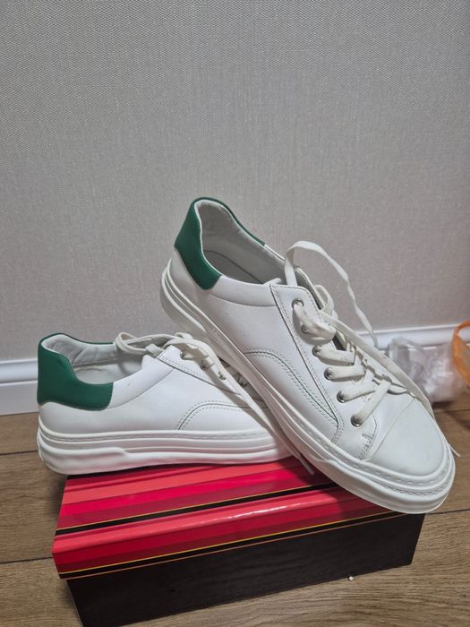 Продам кеды от бутика Respect  за 10.000  тенге 42 размер