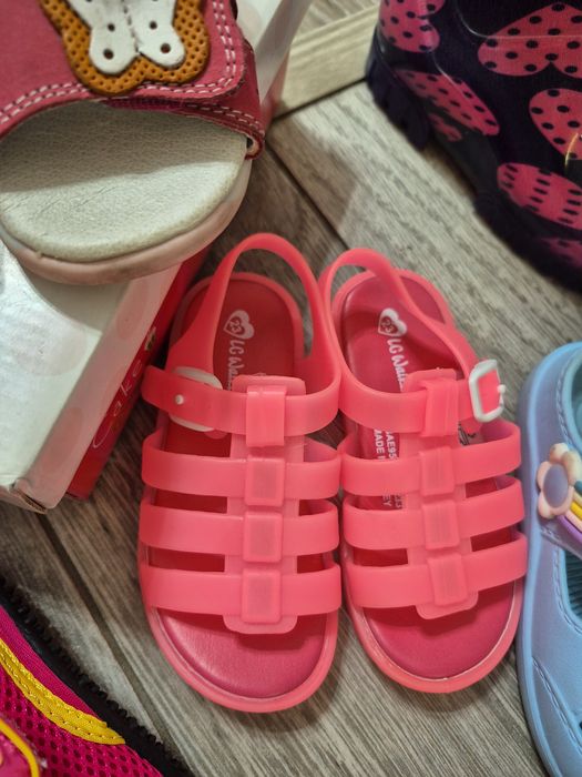 Обувки кецове боти ботуши сандали пантофи гумени ботуши за момиче