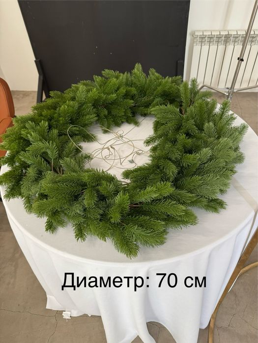 Подвесной венок из искусственной ели