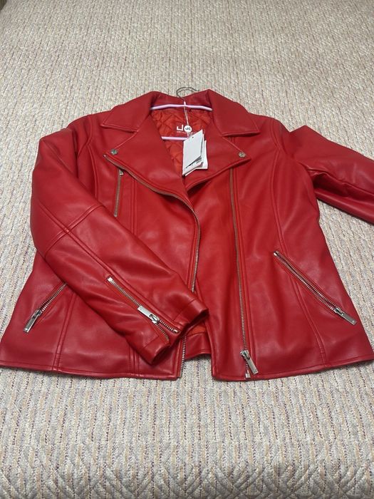 Красная женская куртка из эко-кожи — новая, с биркой!