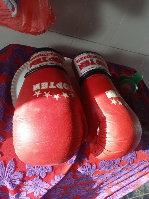 Боксерский перчатка