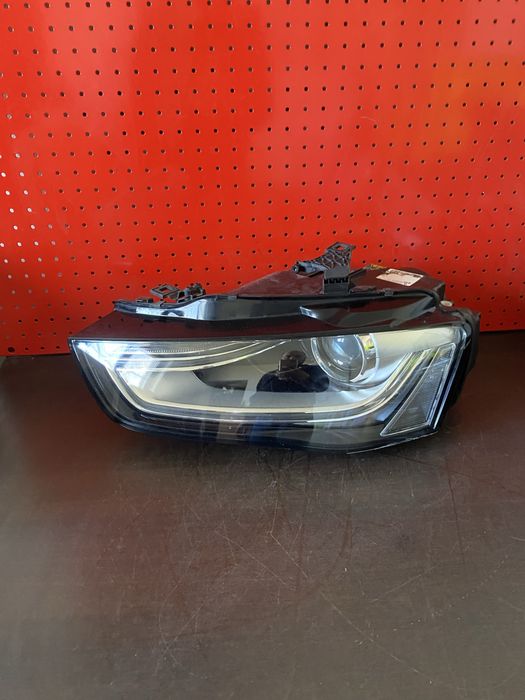 Far stanga bixenon si led fara adaptiv Audi A4 B8 facelift an 12-16
