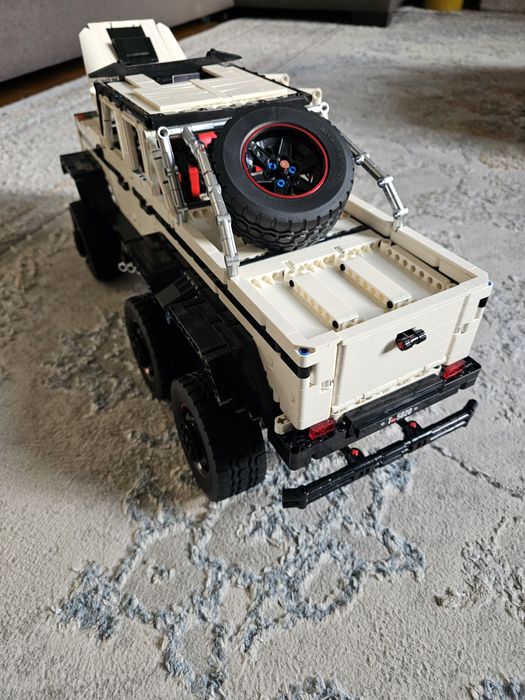 Продаётся собранная машина лего