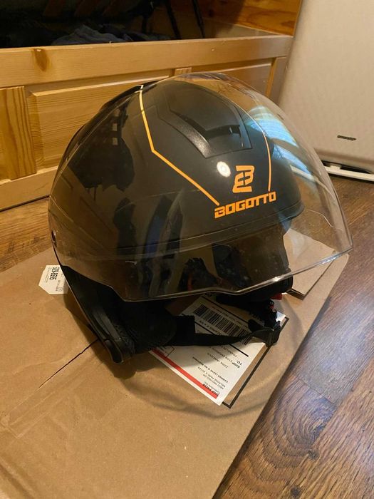 Продавам каска Богота