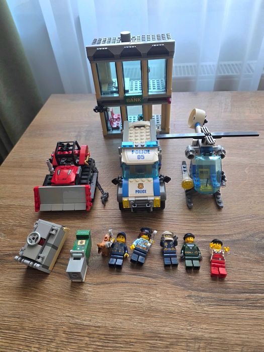 Lego City lot POLIȚIE, contine 15 seturi cu tematica Politie 60047-60066-60126-60128-60130-60137-60140-60173-60170-60207-60208-60239,60314,60567,60171