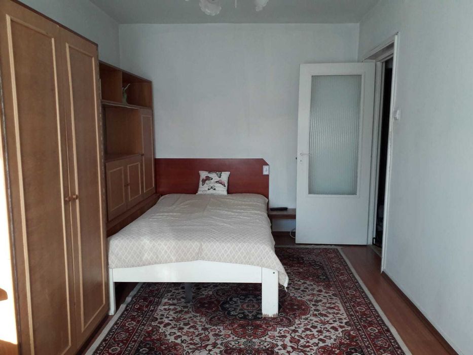 Dau in chirie garsoniera  220 E