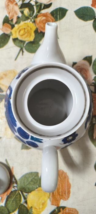 Продаётся заварочный чайник.