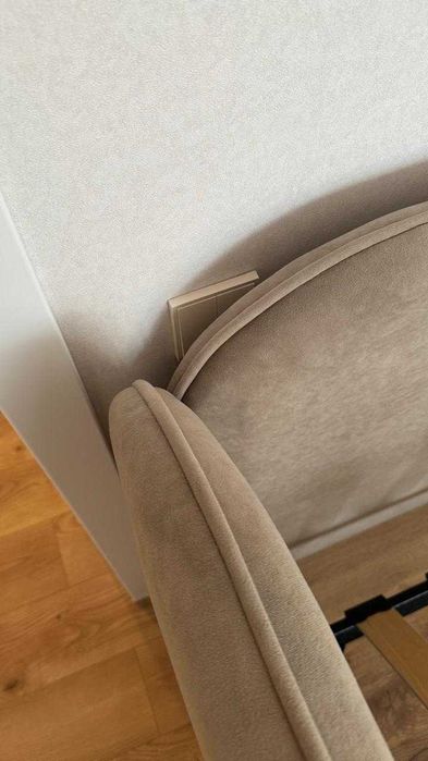 Диван кровать с подушками побокам