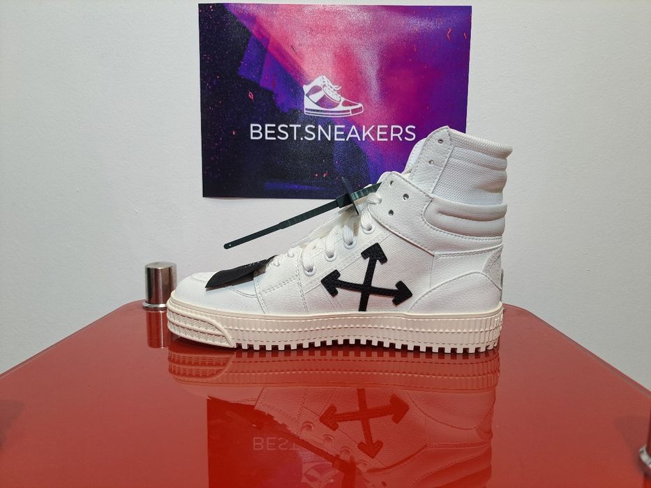 Off white 3.0 Court . 680 RON.   36 - 42