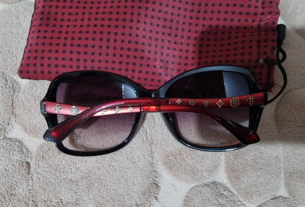 Червени слънчеви очила-20лв.