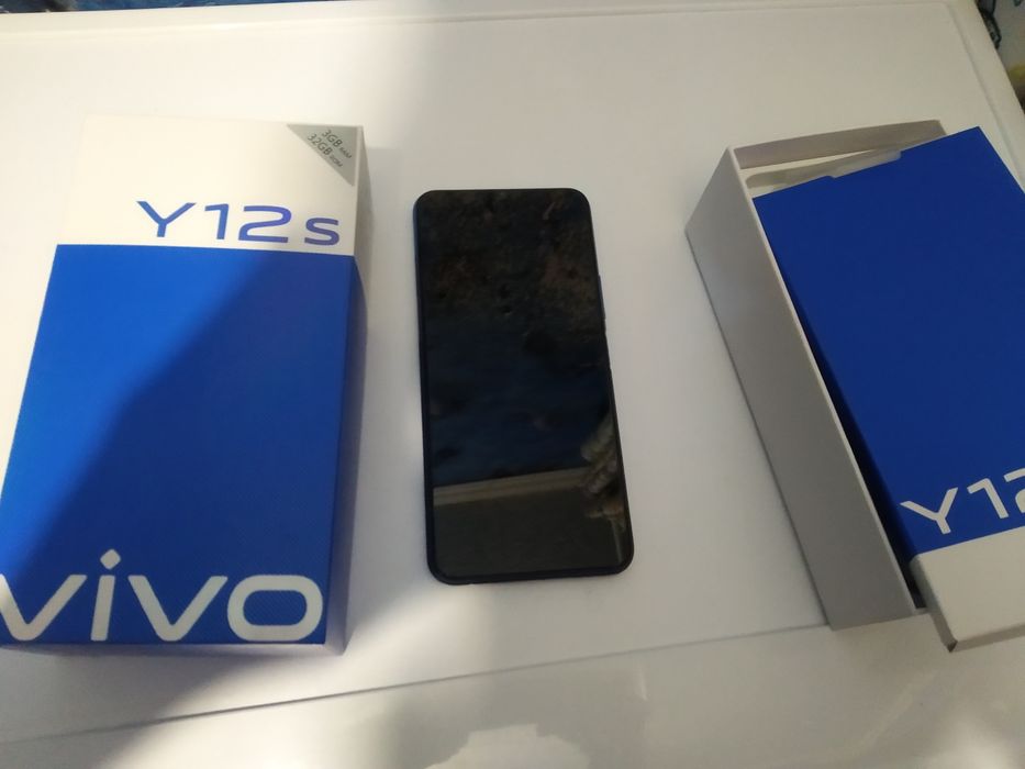 Продам смартфон Vivo Y12S