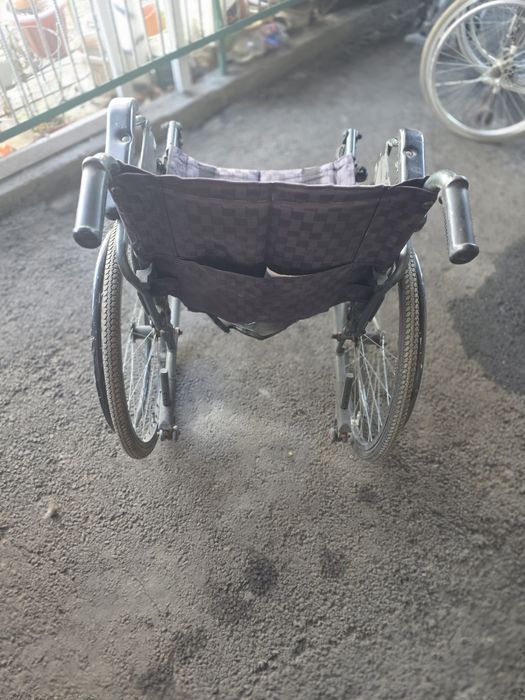 Продам инвалидную коляску