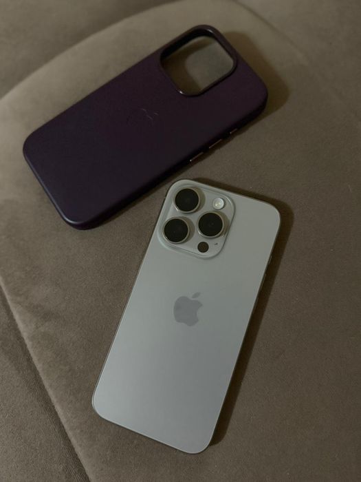 продам айфон 15 pro на 256 гб