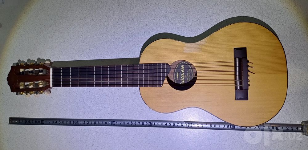 Продам гитару YAMAHA