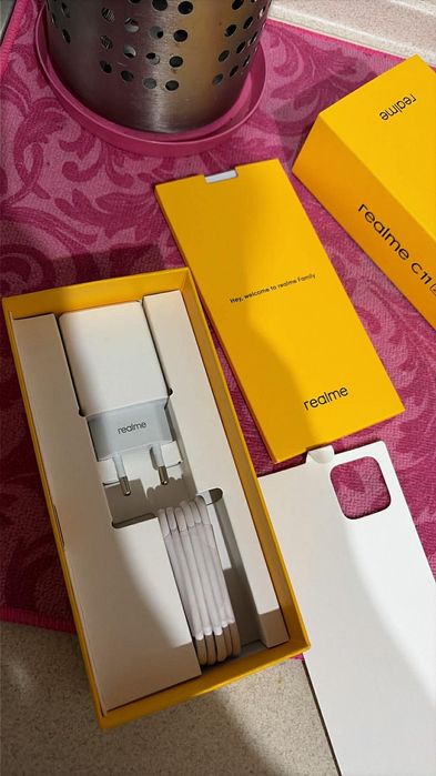 Нов телефон  Realme 2021г. с подарък слушалки