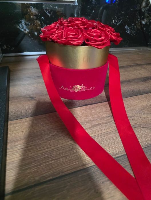 Aranjament floral din satin