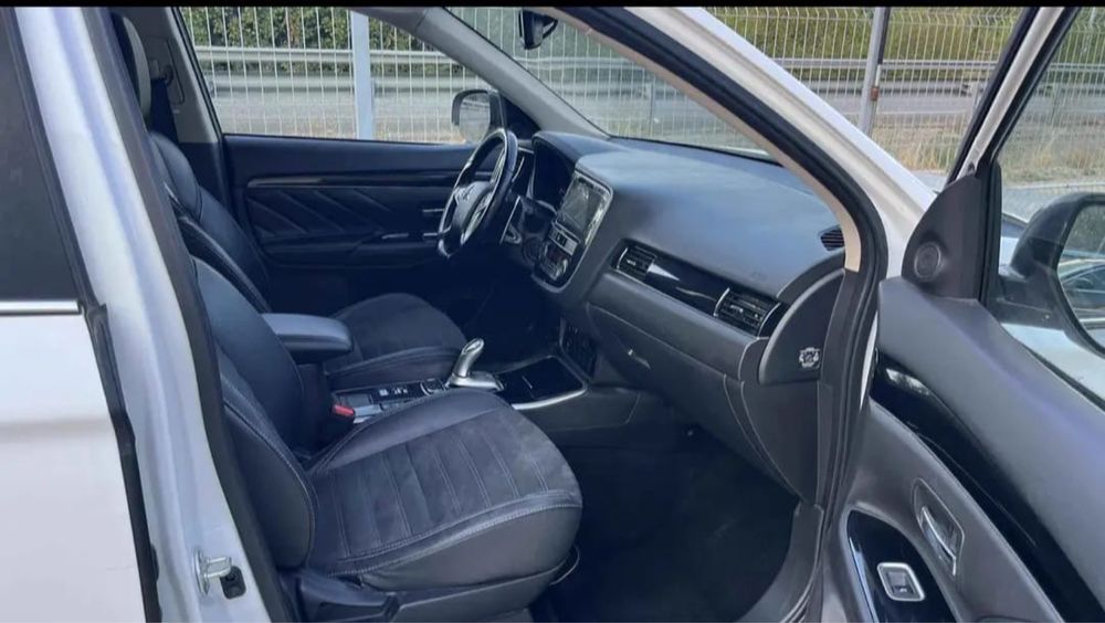 Mitsubishi Outlander PHEV, хибрид 2.4, 236 к.с.