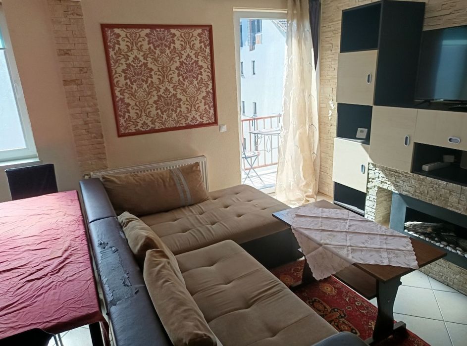 Închiriez apartament cu 2 camere