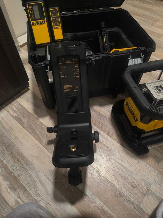 Ротационен лазерен нивелир DEWAlT