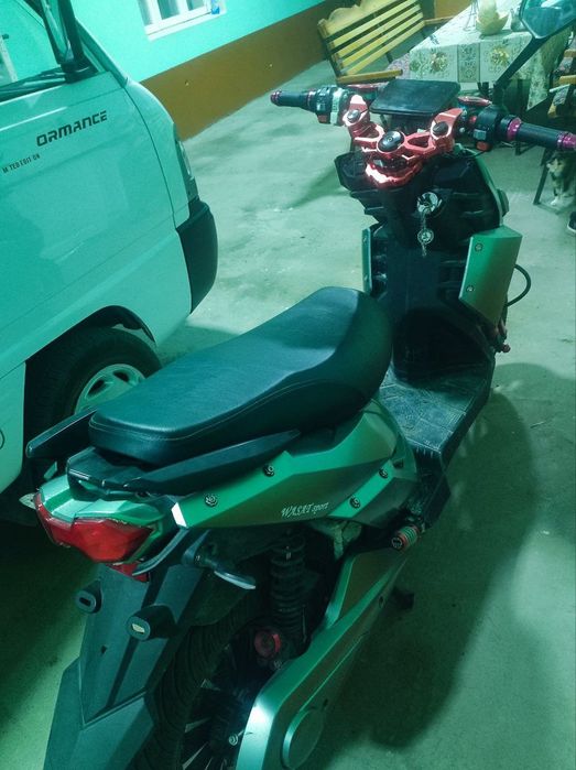 Электроскутер сотилади!!!