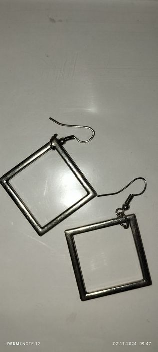 Продам серьги в форме ромба